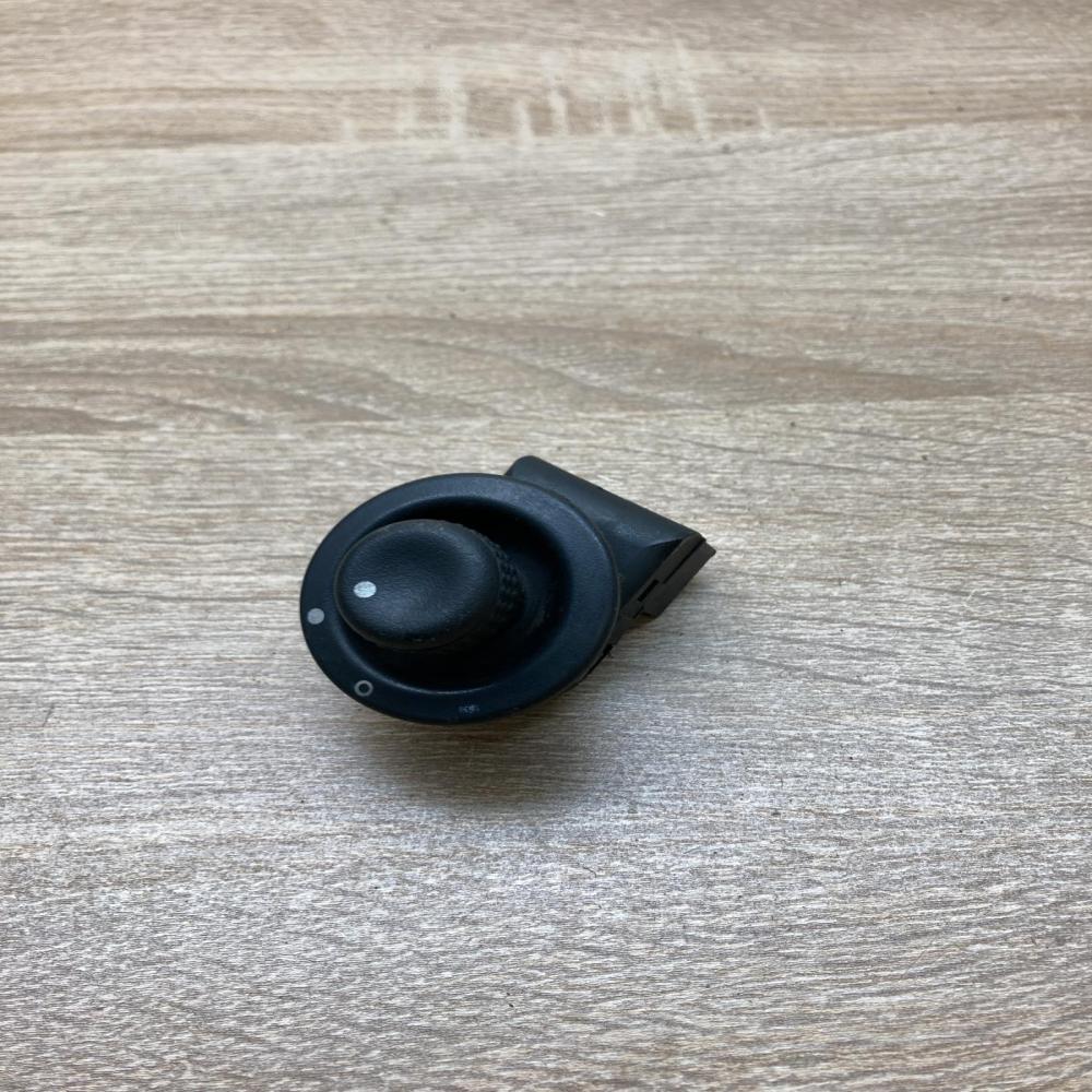 7700847433   Wing mirror switch Renault Scenic I