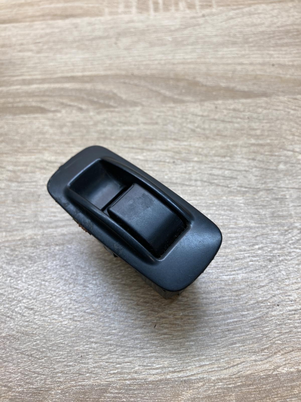 84810 0F010 848100F010 37181A Electric window control switch Toyota Corolla Vers