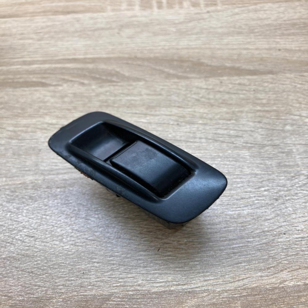 84810 0F010 848100F010 37181A Electric window control switch Toyota Corolla Vers