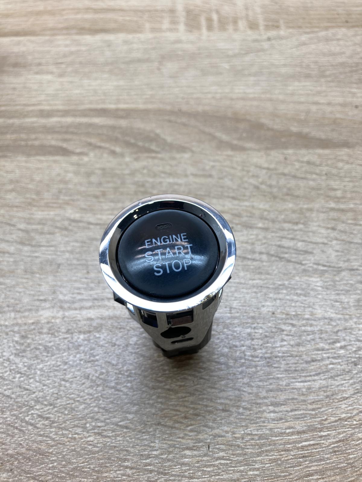 15A710   Engine start stop button switch Toyota Prius (XW20)