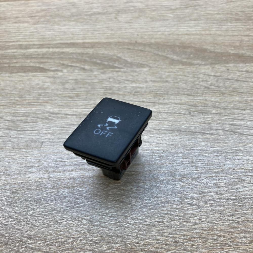 15C032   ESP (stability program) switch Toyota Prius (XW20)
