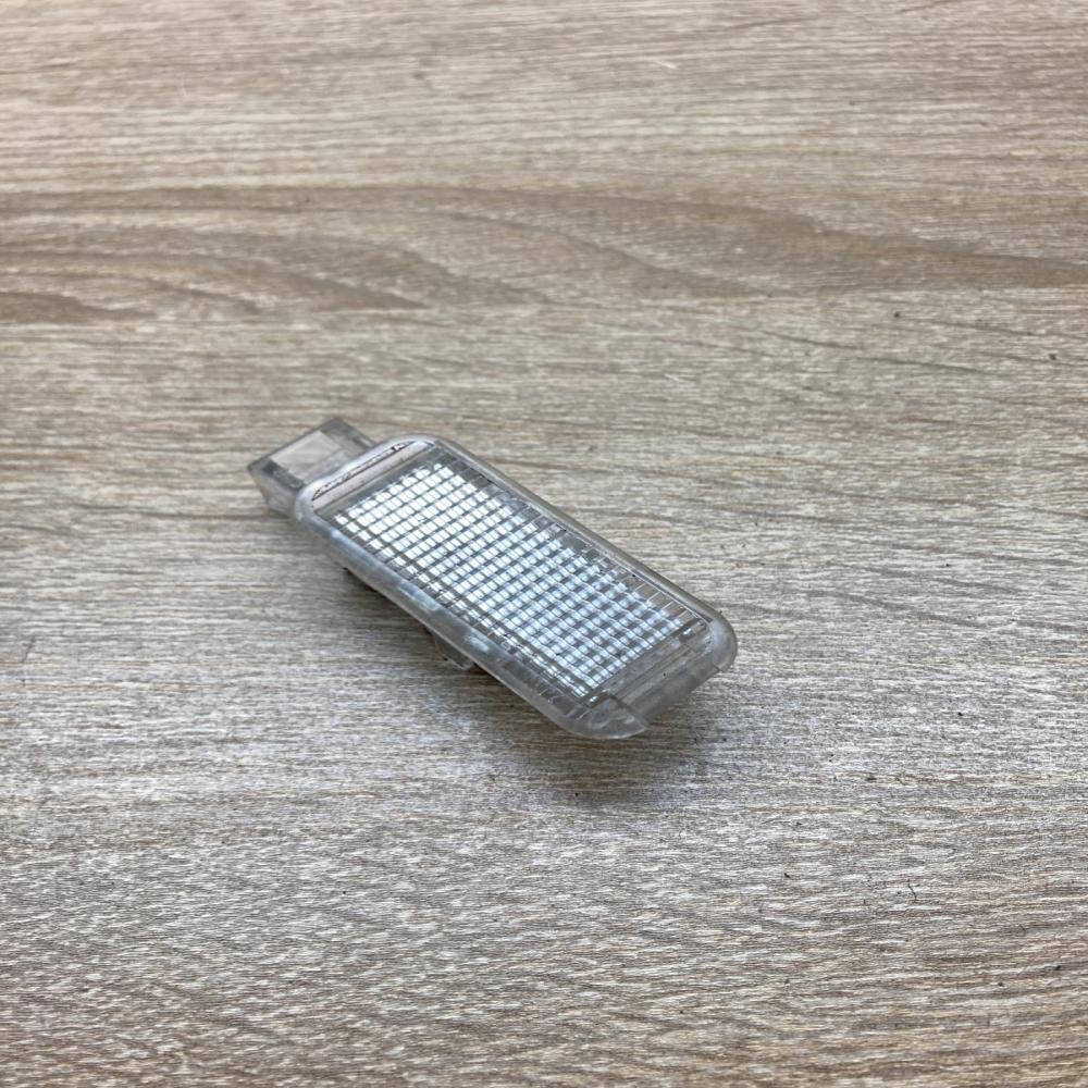 4B0947415   Other interior light Audi A6 S6 C5 4B