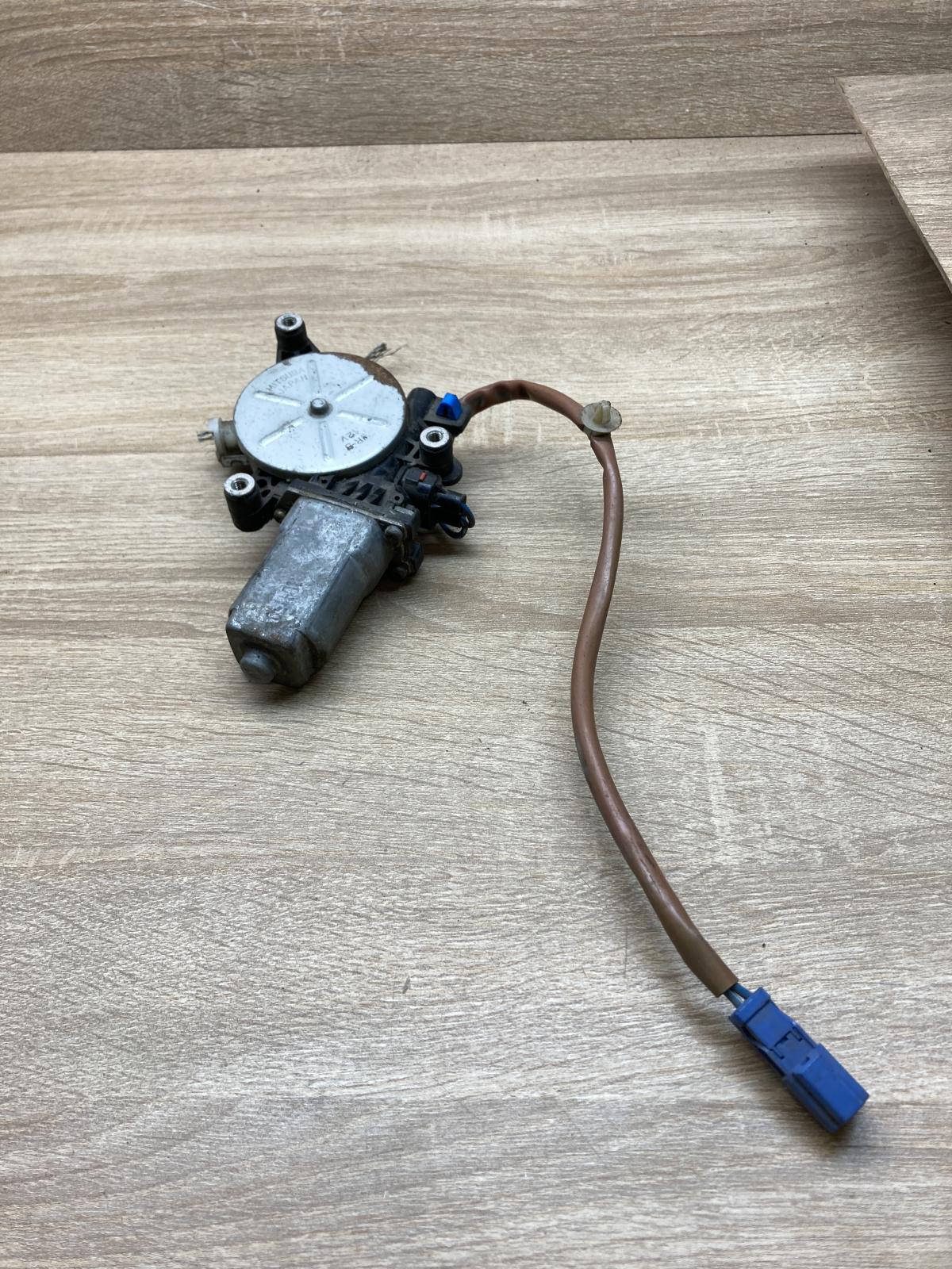 WR 5 12V   Rear door window regulator motor Honda CR-V