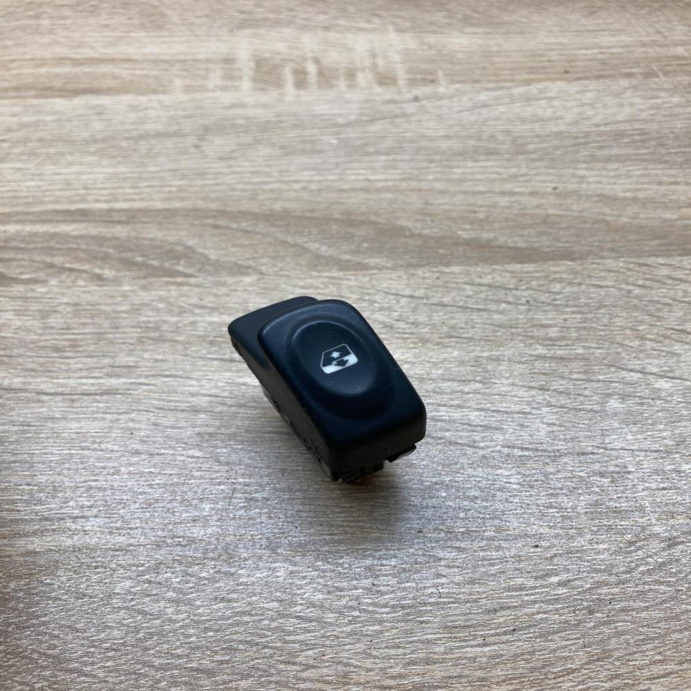 838100G   Electric window control switch Renault Scenic I