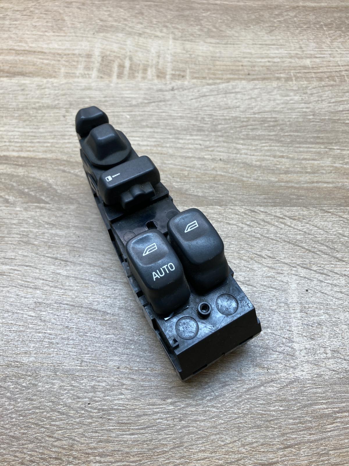 30889749   Electric window control switch Volvo S40, V40