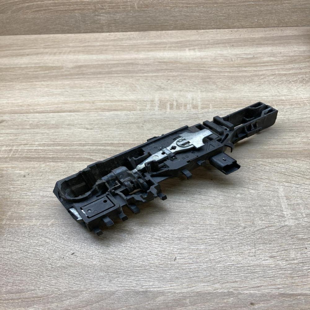 RENAULT handle bracket   Front door exterior handle/bracket Nissan Primera