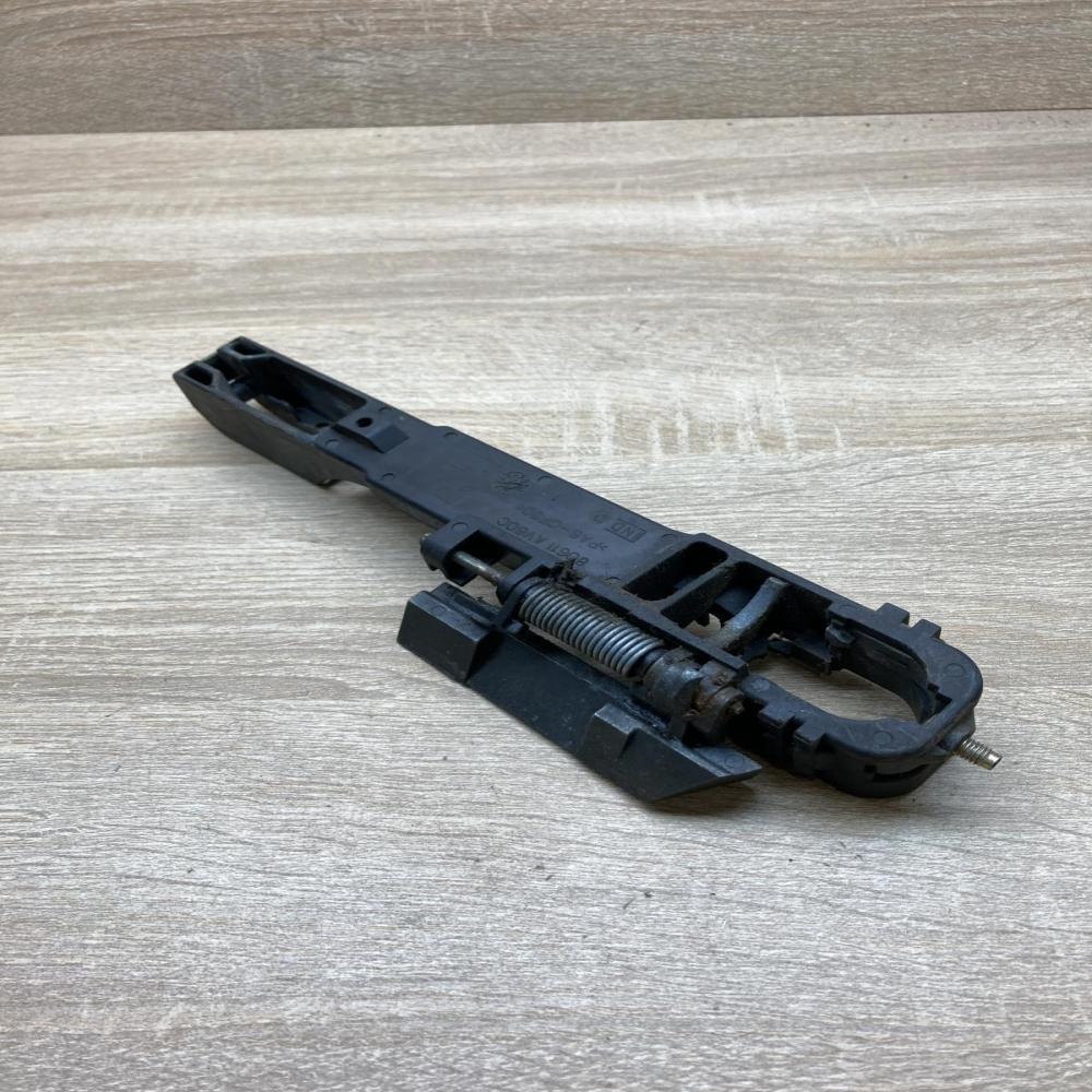 80611 AV600 80611AV600  Front door exterior handle/bracket Nissan Primera