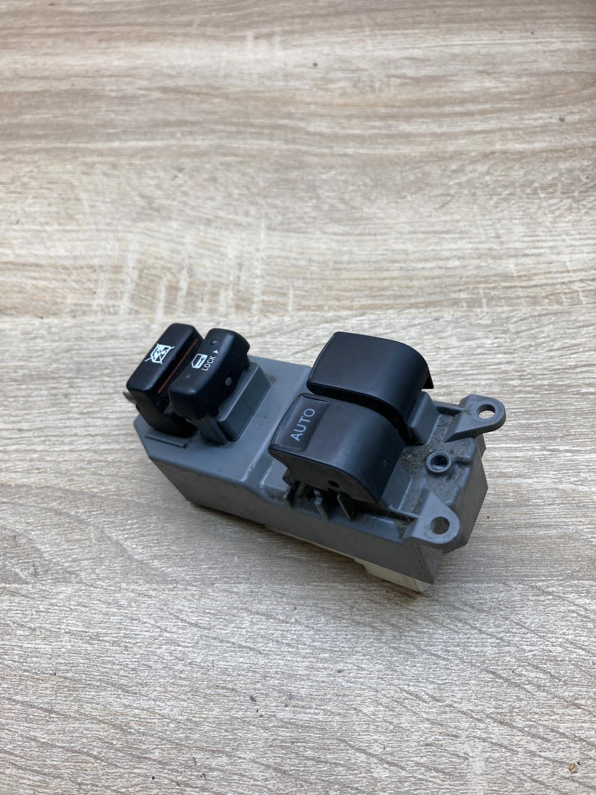 970 0V85   Electric window control switch Toyota Yaris