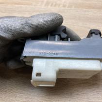 970 0V85   Electric window control switch Toyota Yaris