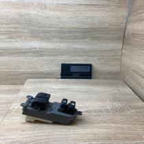 970 0V85   Electric window control switch Toyota Yaris