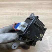 063800 0920   Air flap motor/actuator Toyota Auris 150