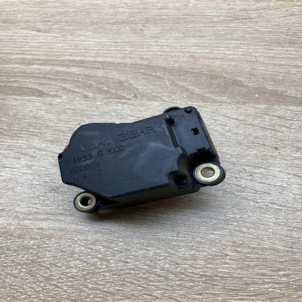 74933G 200803  Air flap motor/actuator Volvo XC90