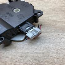 13800 2800   Air flap motor/actuator Toyota Avensis T270