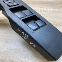 087 0W31   Electric window control switch Toyota Auris E180
