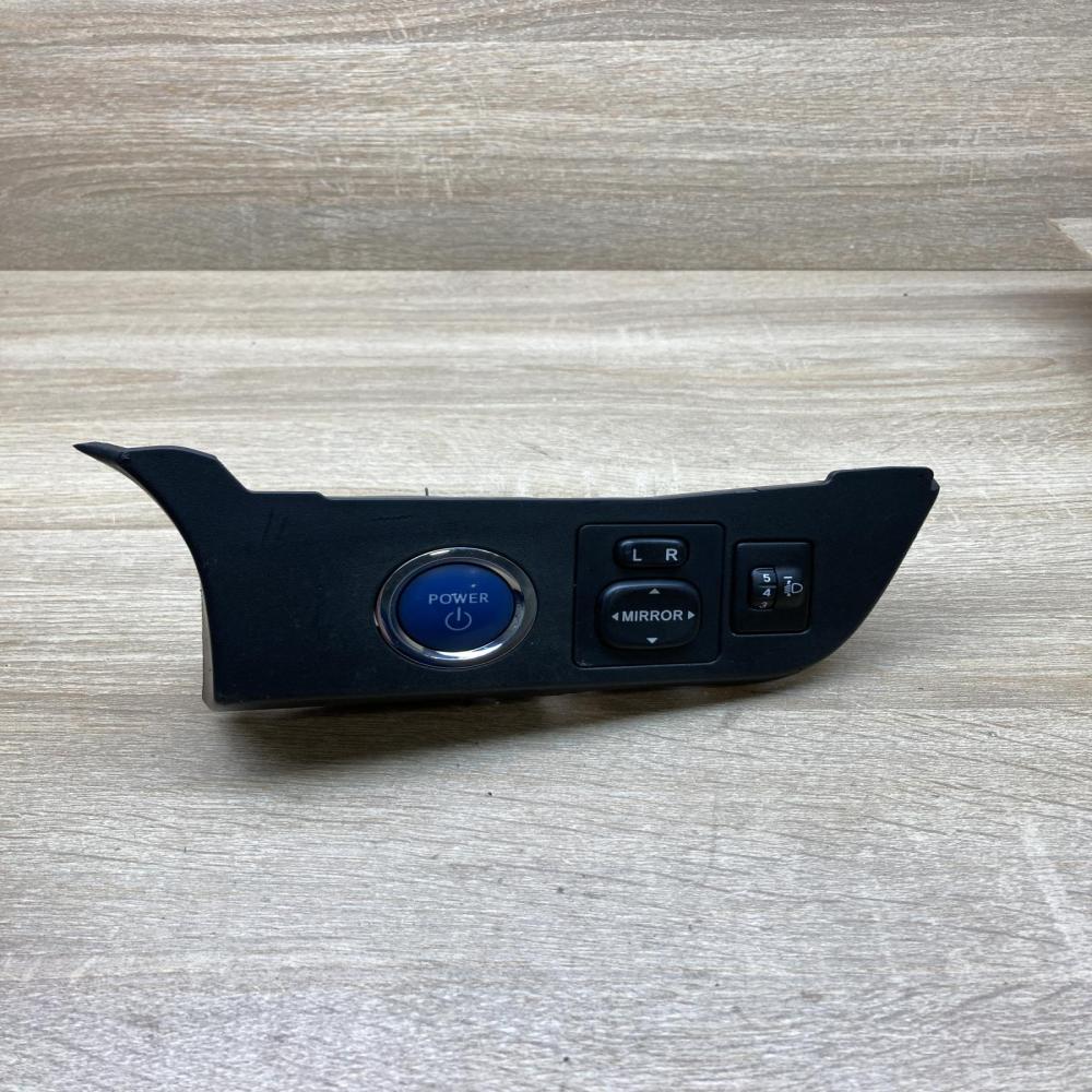 55446 0D070 0034361  Engine start stop button switch Toyota Yaris