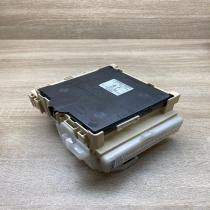 89221 02331 5011 9221 82730 12X80A Fuse module Toyota Auris E180
