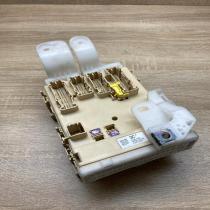 89221 02331 5011 9221 82730 12X80A Fuse module Toyota Auris E180