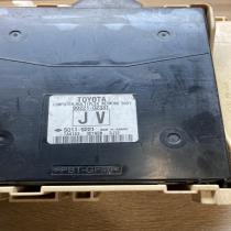 89221 02331 5011 9221 82730 12X80A Fuse module Toyota Auris E180