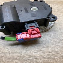 113800 2800   Air flap motor/actuator Toyota Auris 150