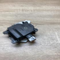 113800 2800   Air flap motor/actuator Toyota Auris 150