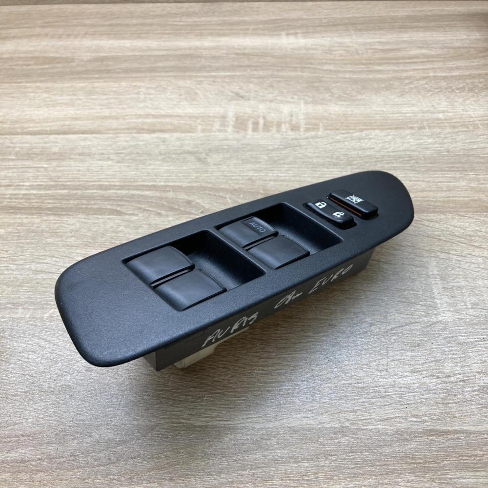 924 1E77 Driver site LHD  Electric window control switch Toyota Auris 150