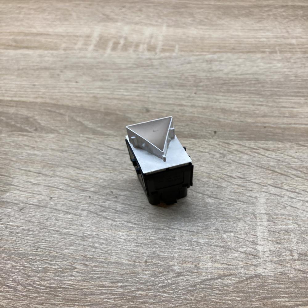 3C8953509   Hazard light switch Volkswagen PASSAT B6