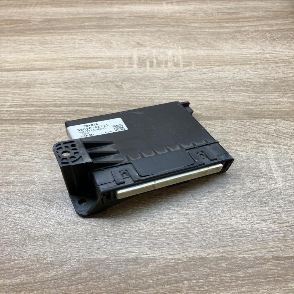 88650 0F111 MB177700 2201  Air conditioner control unit module Toyota Verso