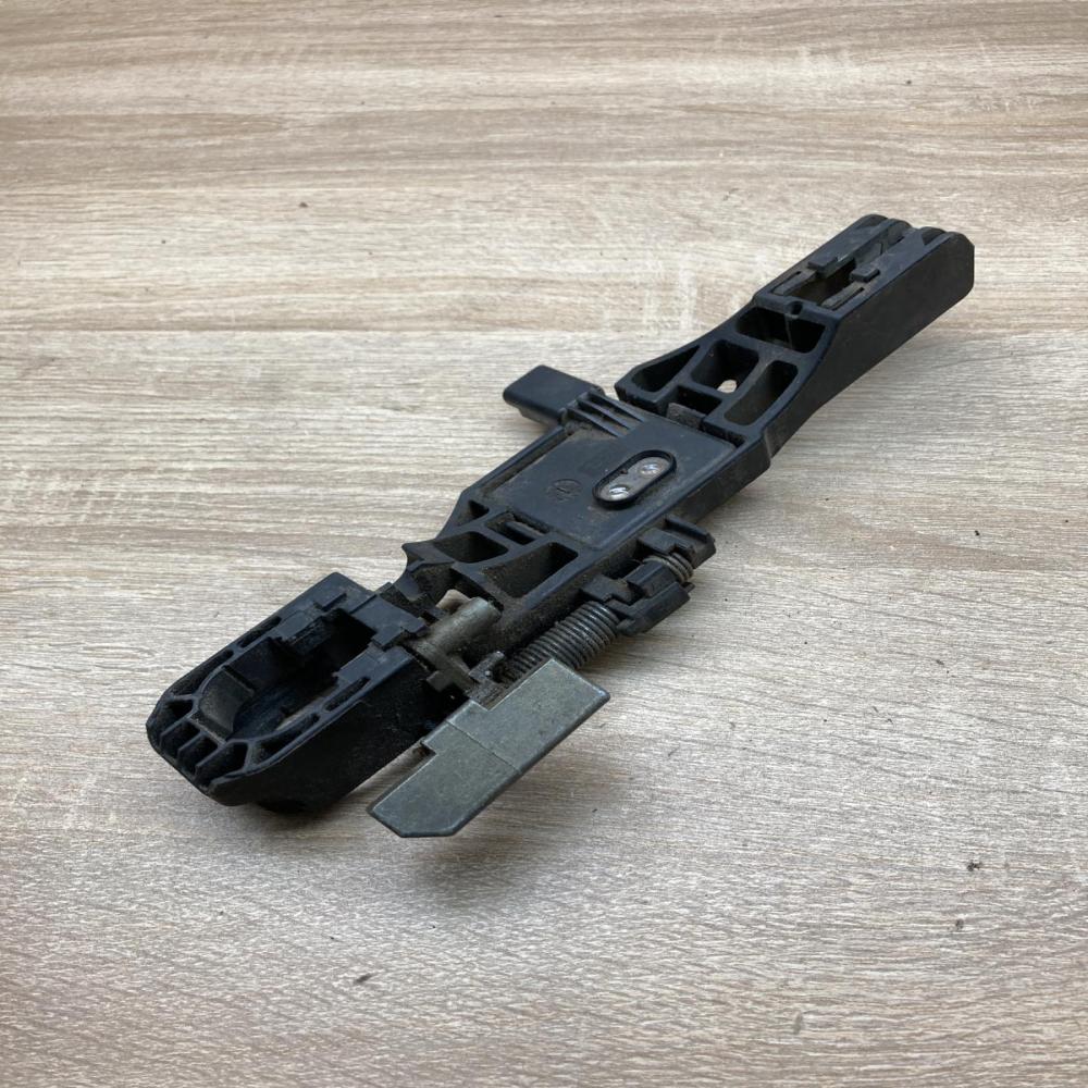 8200008430   Front door exterior handle/bracket Renault Laguna II