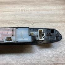 183606 M040  Electric window control switch Subaru Forester SG