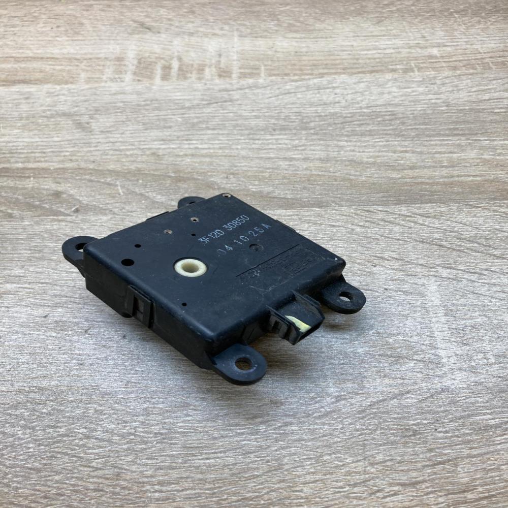 3F120 30850   Air flap motor/actuator Nissan 350Z