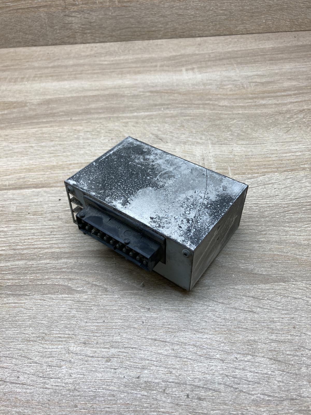 6920461   Sound amplifier BMW 7 E65 E66