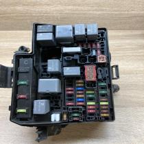 0348YA1   Fuse module Toyota Avensis T270