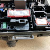 0348YA1   Fuse module Toyota Avensis T270