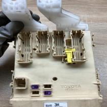 89221 02340 MB238000 8594 82730 12X70A Fuse module Toyota Auris E180