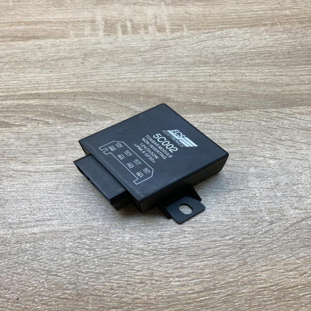 5C002   Tow bar trailer control unit/module Audi A4 S4 B6 8E 8H