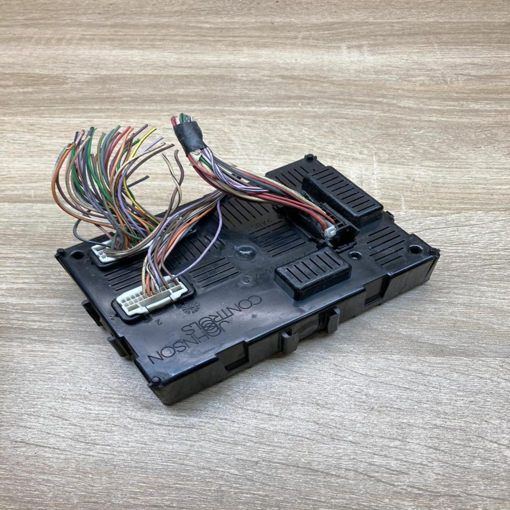 8201054128 21669392 8 19759041 Central body control module Renault Clio III