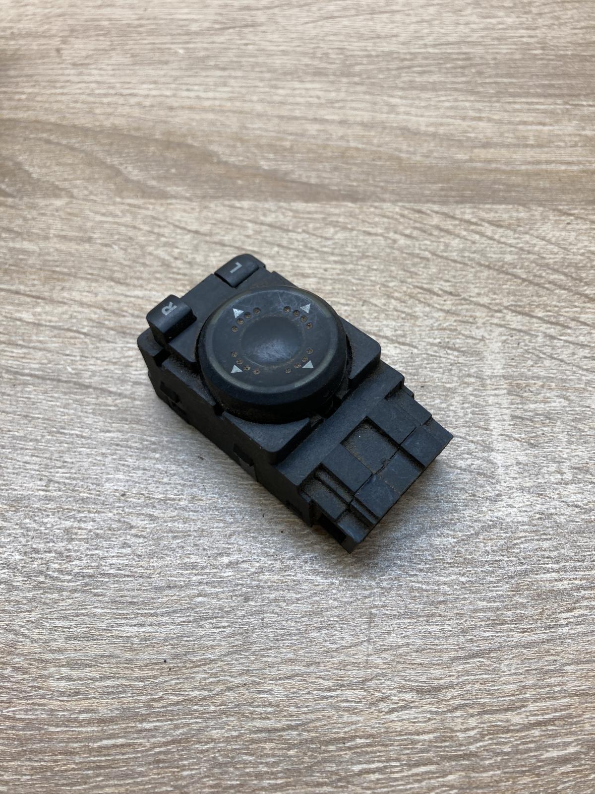 B5 Mirror switch   Wing mirror switch Volkswagen PASSAT B5