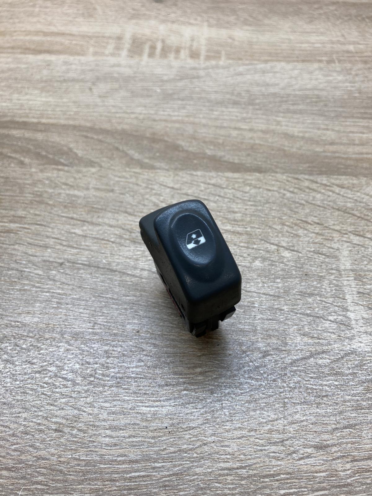 432963   Electric window control switch Renault Scenic I