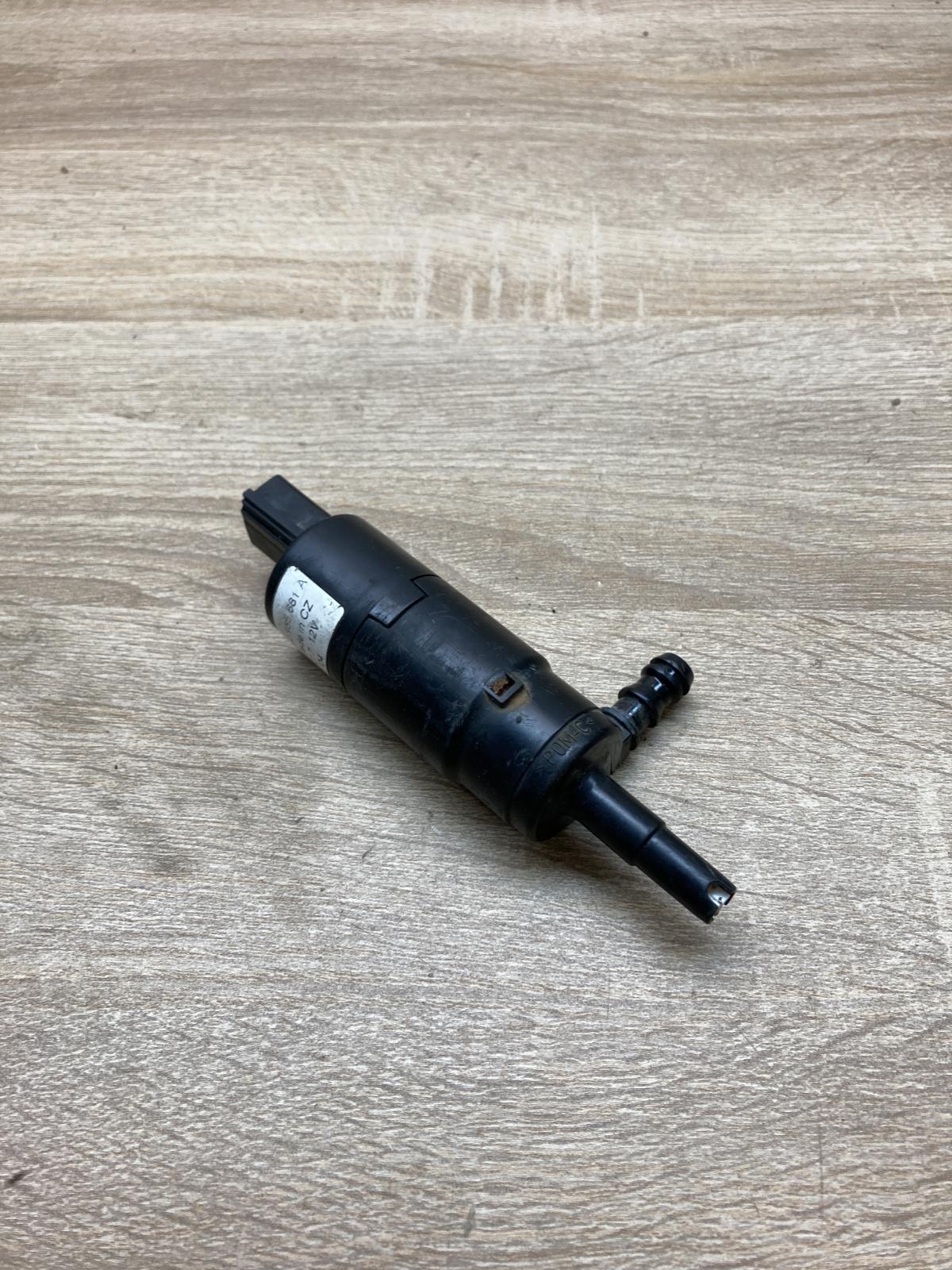 3B0955681A   Windscreen/windshield washer pump Volkswagen Golf VI