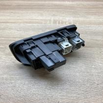 8200095495B 8200095495 B  Headlight level height control switch Renault Megane I