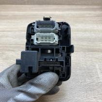 8200095495B 8200095495 B  Headlight level height control switch Renault Megane I