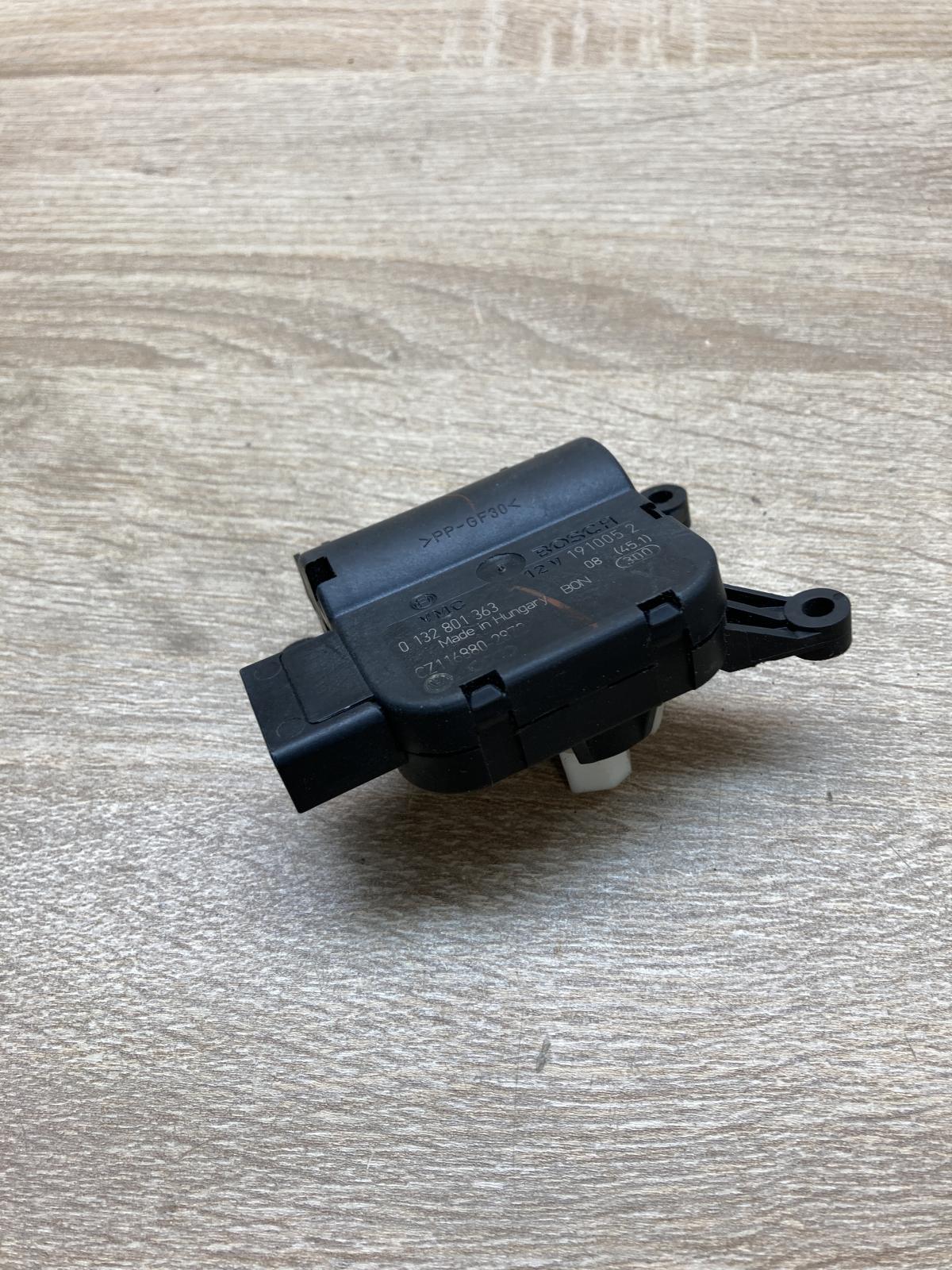 0132801363   Air flap motor/actuator Volkswagen PASSAT B6