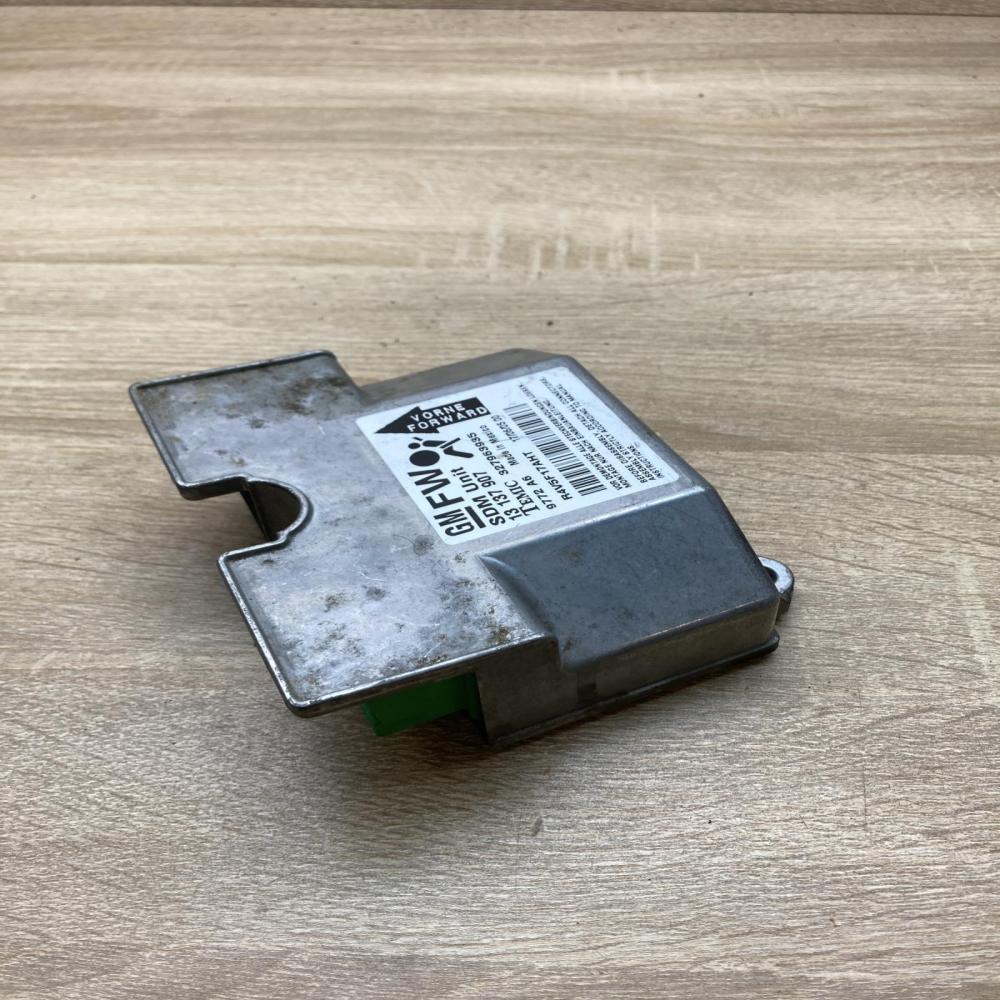 13137907   Airbag control unit/module Opel Zafira B
