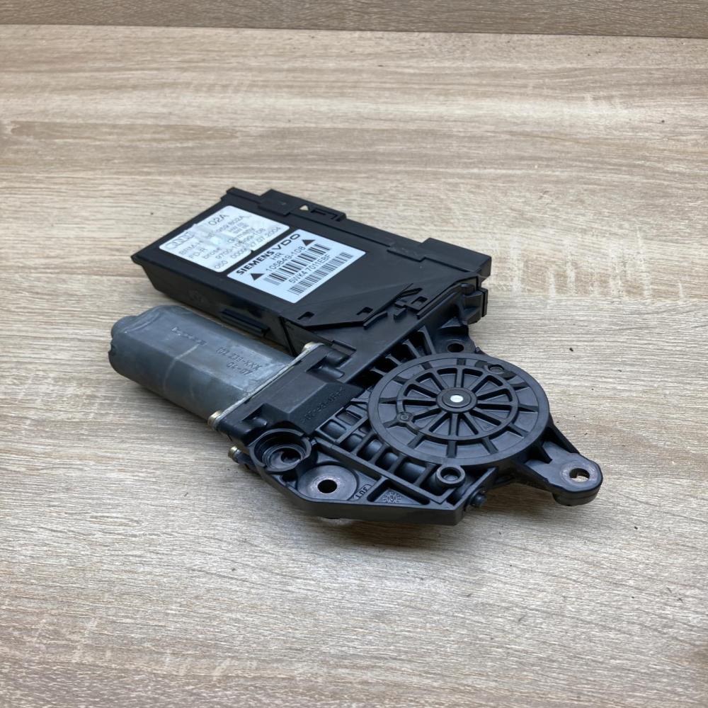 8E0959802A 5WK47011EBF  Rear door window regulator motor Audi A4 S4 B6 8E 8H