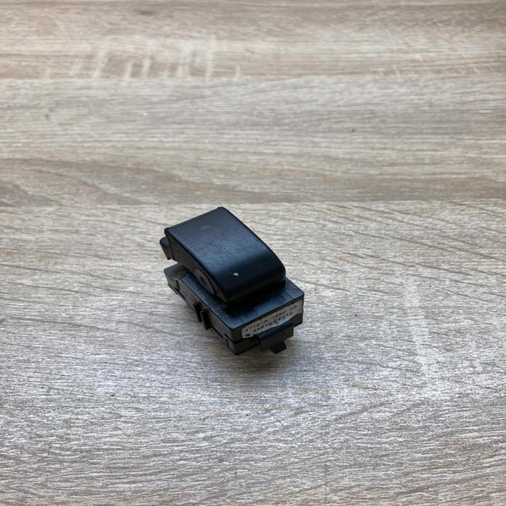 84810 0F010 848100F010  Electric window control switch Toyota Corolla Verso AR10