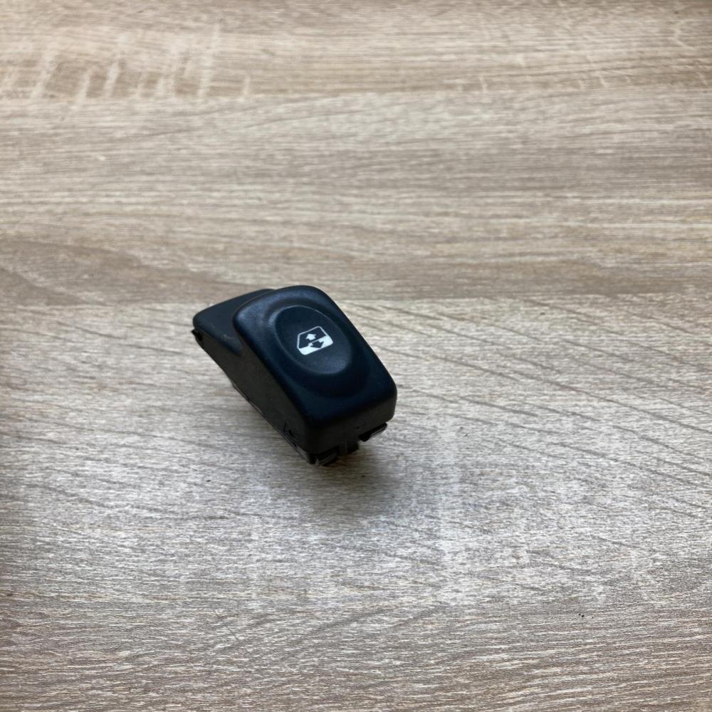 838099G   Electric window control switch Renault Clio III