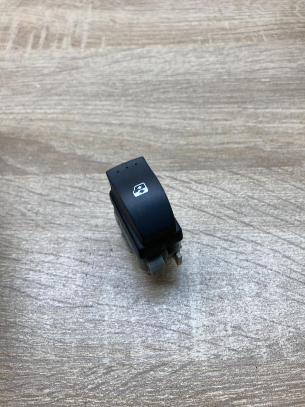 2808203 28082 03  Electric window control switch Renault Megane II