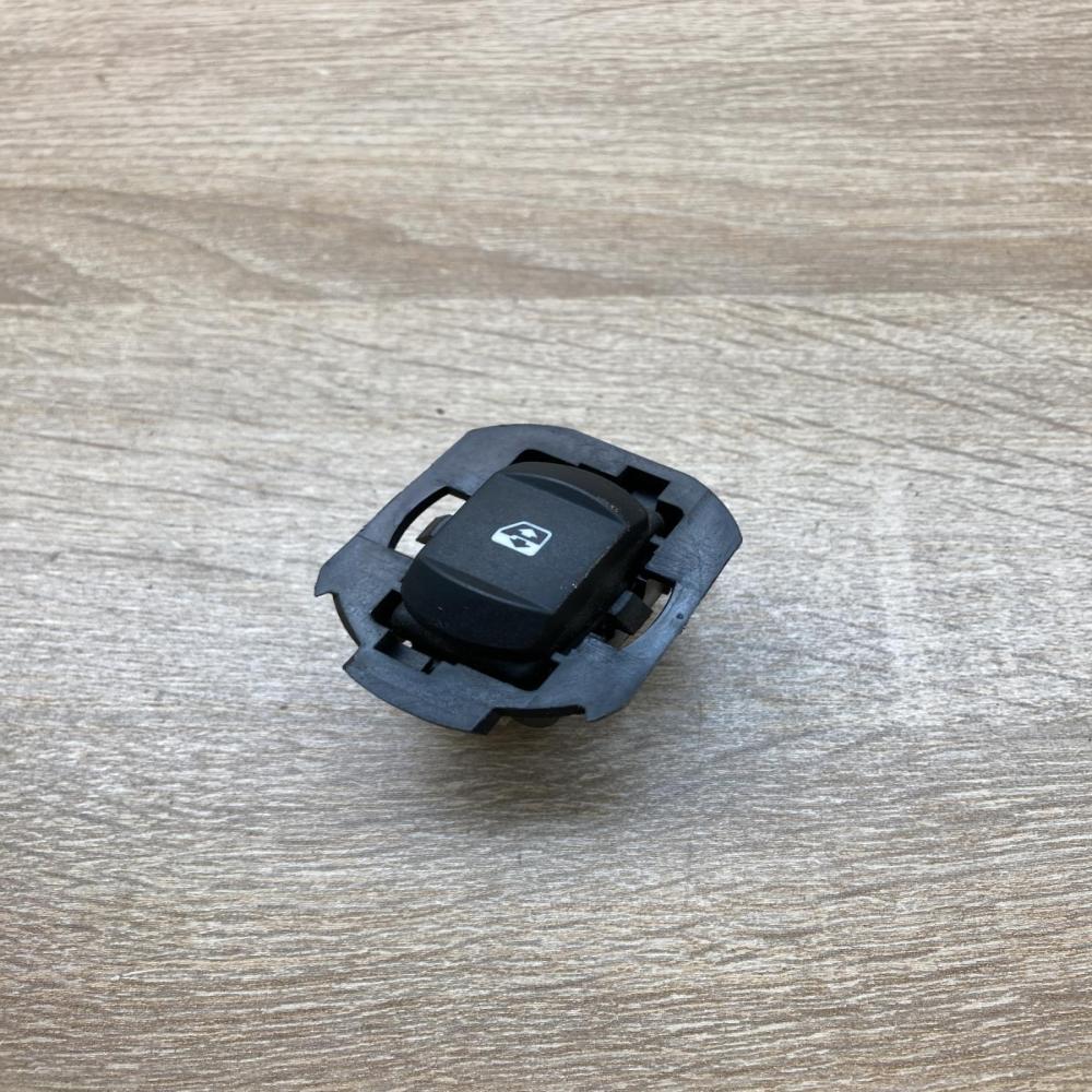 Renault window switch   Electric window control switch Renault Megane III