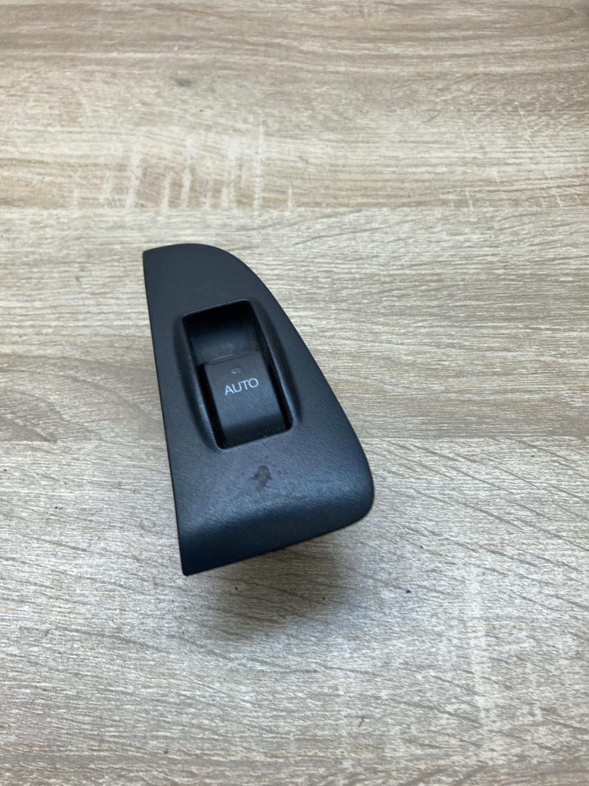 74272 05020 7427205020  Electric window control switch Toyota Avensis T250