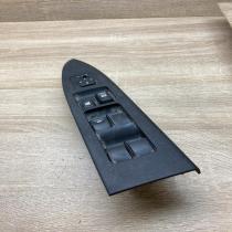 MR587943   Electric window control switch Mitsubishi Endeavor